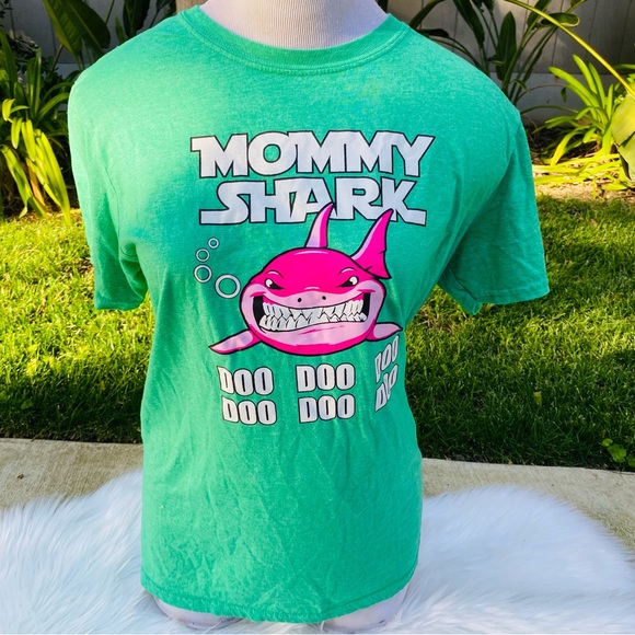 Green Mommy Shark Shirt Medium - Picture 1 of 5